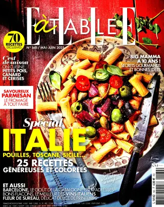 Elle à table