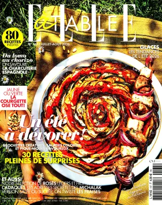 Elle à table