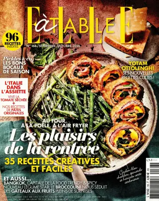 Elle à table